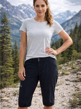Arc’teryx Parapet Women’s Black Capri Hiking Outdoor Pants Size 12